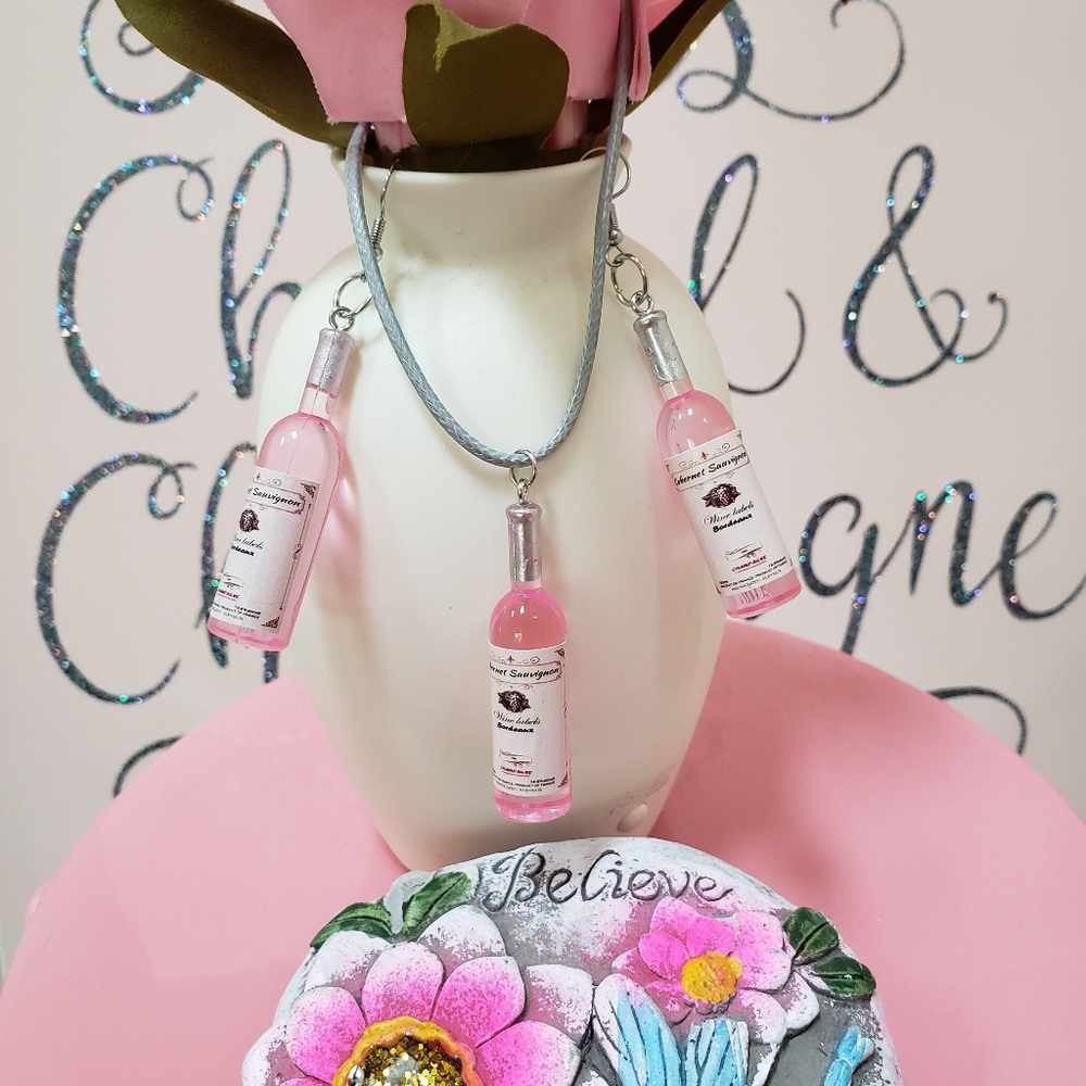 PRETTY IN PINK WINE BOTTLE  NECKLACE AND EARRINGS